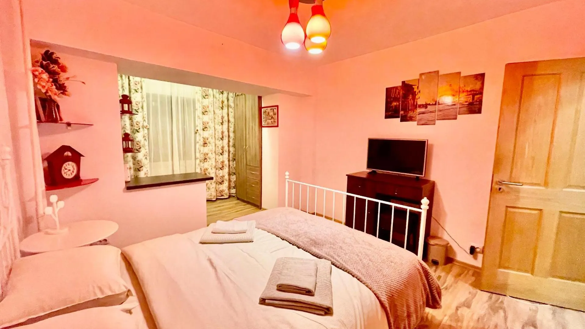 David Apartment Otopeni 0*,  România