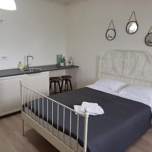 Tom's House Отопени