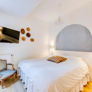 Romantic Escape And Wellness At Miss Tinguett In , Bruges Belgium