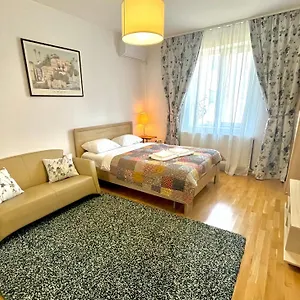  Apartament Bucharest Airport & Fly -- Walking Distance From Airport-- Check In 5am --free Parking