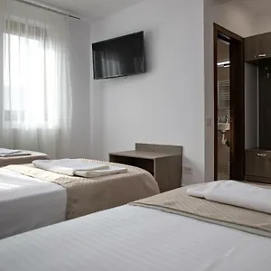 2* Konukevi Airport House
